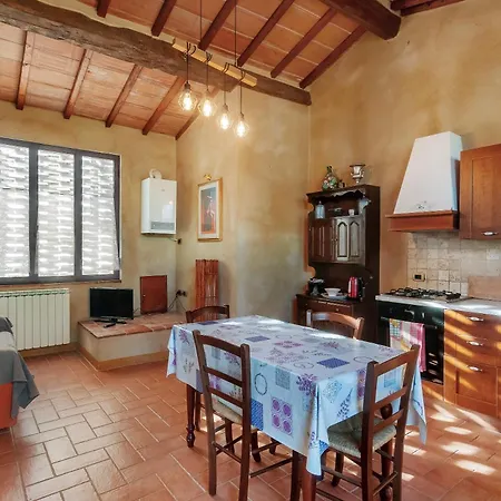 Borghetto Flat Con Piscina * בארברינו די ואל ד'אלסה